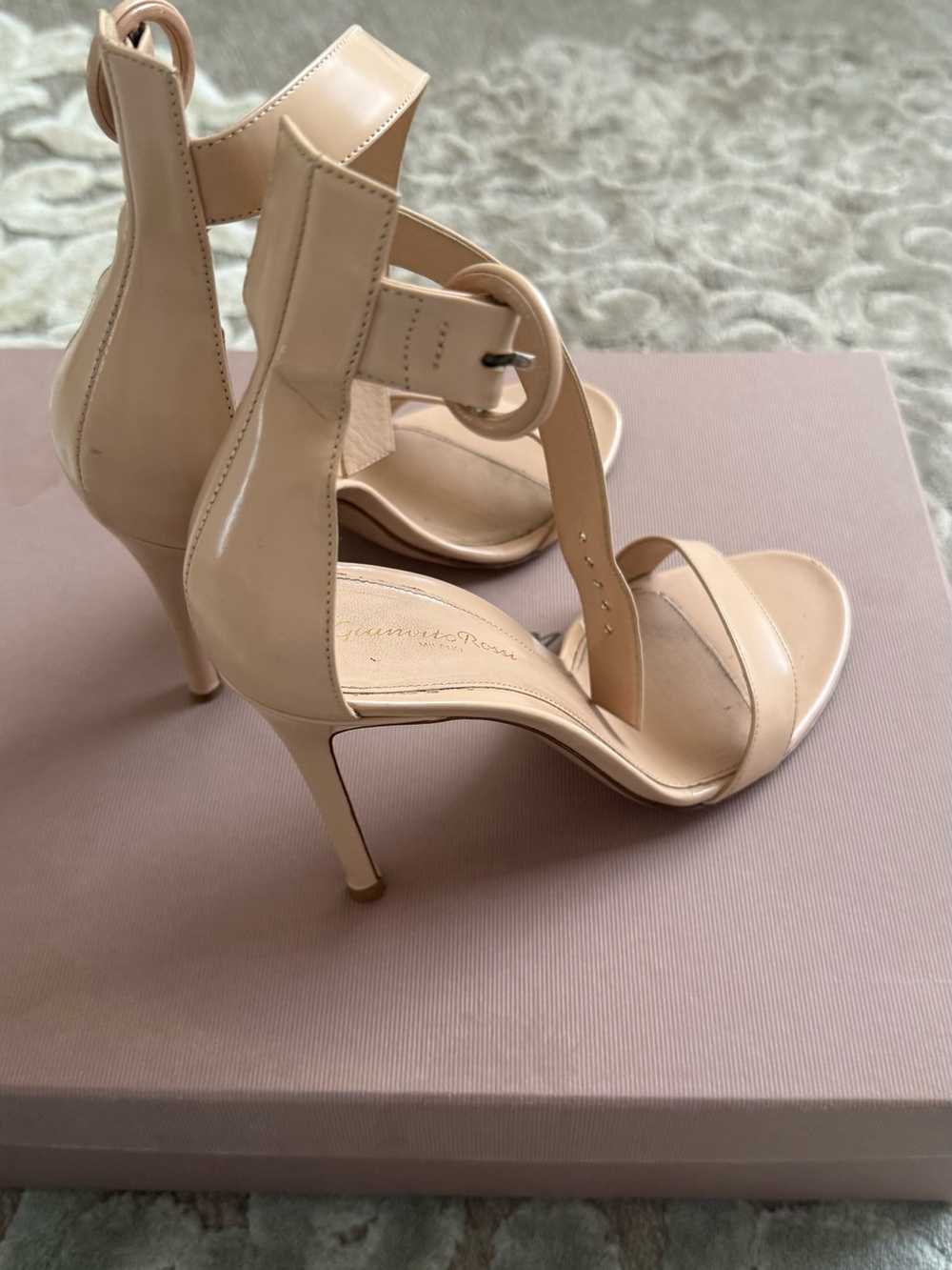 Gianvito Rossi Beige Patent Leather Ankle-Strap Stilettos size 38 - Picture 3 of 3